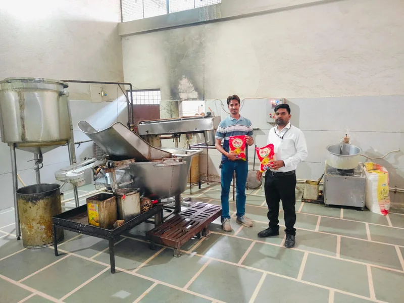 पीएमएफएमई योजना से संवरा धर्मेन्द्र का भविष्य, "भैया नमकीन" स्थापित कर बने आत्मनिर्भर