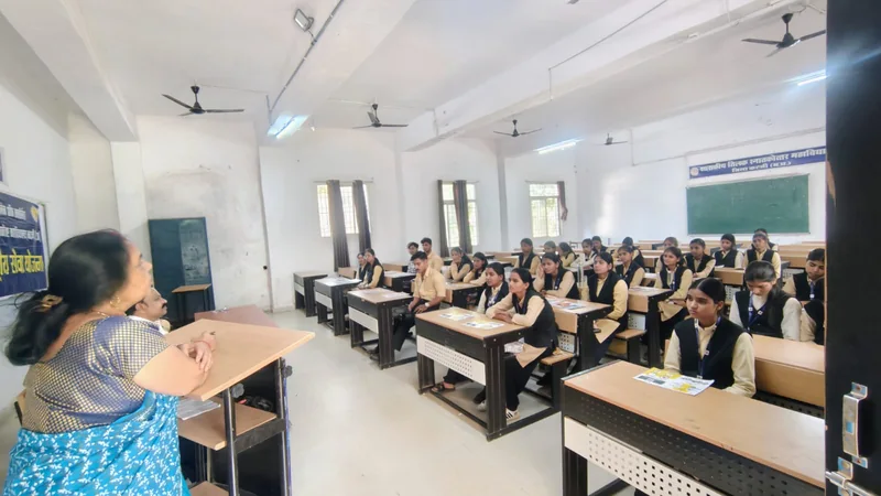 शासकीय तिलक महाविद्यालय में एड्स जागरूकता पर कार्यशाला आयोजित, विद्यार्थियों को दी बचाव और सुरक्षित व्यवहार…